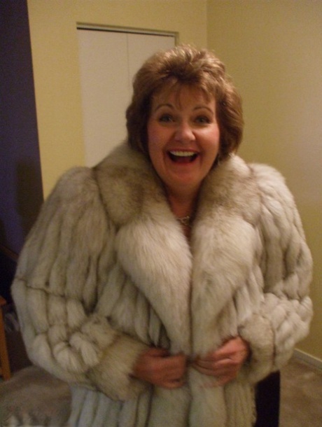 First timer Busty Bliss gives a POV blowjob in a fur coat and mesh hosiery 56570505