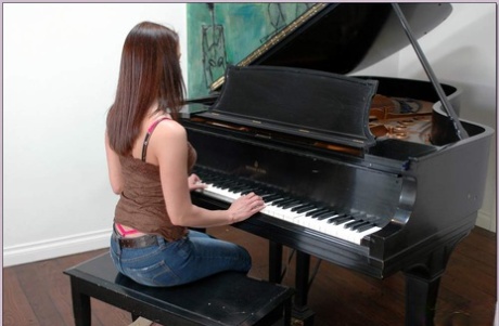 Busty babe in jeans Kelli Tyler seduced and fucked by her music tutor 48758511
